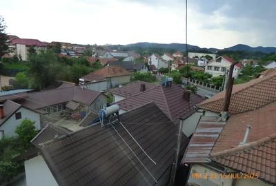 Apartament cu 4 camere decomandat în Horezu - 8