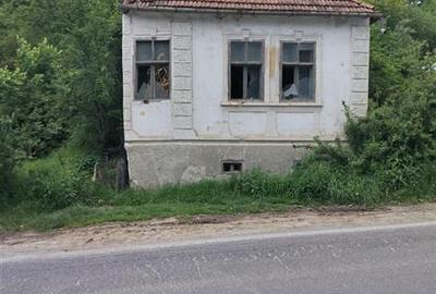 Casă cu 2 camere cu Teren 5090 Mp în Exterior Est - 5