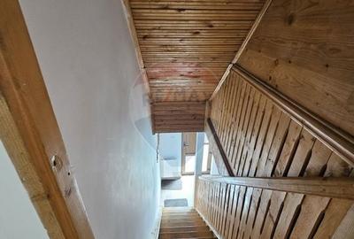 Casă cu 7 camere cu Teren 1134 Mp în Tarcău - 46