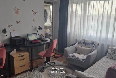 Apartament cu 3 camere semidecomandat în Bucureștii Noi