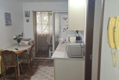 Apartament 3 camere,etaj 3/3,  renovat,65000 euro neg, Policlinica 2 - 2