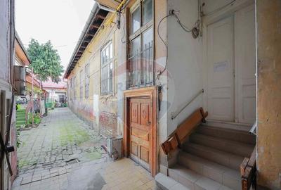 Casa de Vanzare cu 4 camere, Ultracentral - Cuza Voda - 13