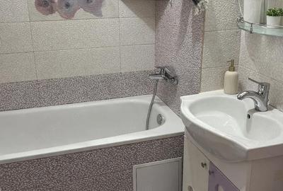 Apartament cu 3 camere semidecomandat în Nord