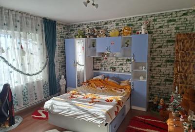 Casă individuală cu 6 camere cu Canalizare în Castelu - 9