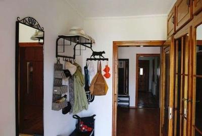 Casă cu 4 camere cu Teren 1400 Mp în Răucești - 1