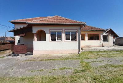 Casă cu 4 camere în Mădăras