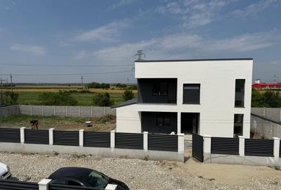 Casă cu 4 camere în Central