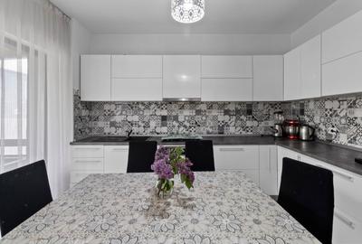 Casă cu 4 camere în Sânpetru - 3