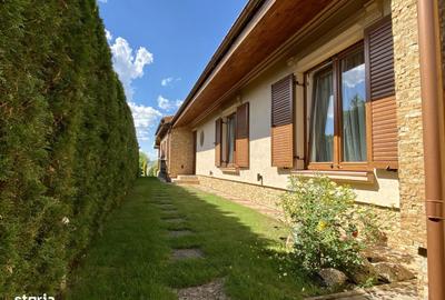 Casă cu 6 camere cu Teren 1750 Mp în Apa - 1