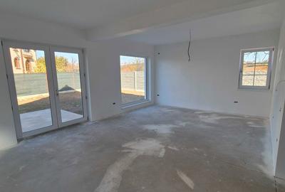 Casă cu 4 camere decomandat în Oncea