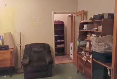 Apartament cu 3 camere semidecomandat în Obor