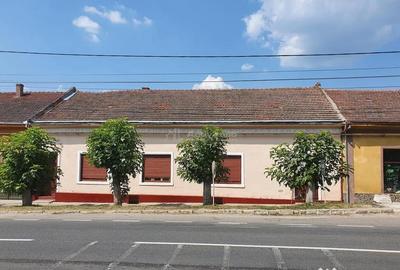Casă cu 6 camere cu Teren 606 Mp în Central - 1