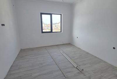 Casă cu 4 camere cu Teren 200 Mp în Central