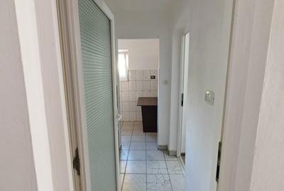 Garsonieră decomandată în Confecții