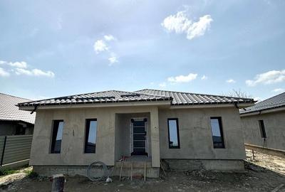 Casă cu Teren 444 Mp în Golești - 5