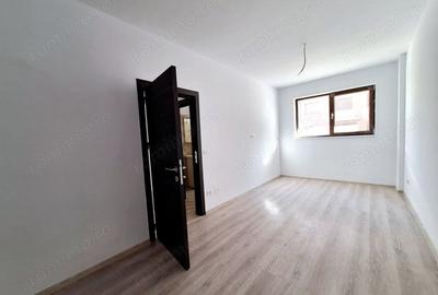 Apartament cu 3 camere decomandat în Girocului - 9
