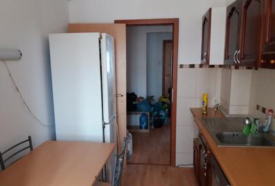 INCHIRIEZ apartament 3 camere ,renovat,zona Centrala INCHIRIEZ apartament 3 camere ,renovat,zona Centrala - 2