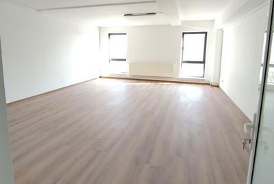 Spațiu comercial, de 100 mp, în Galata