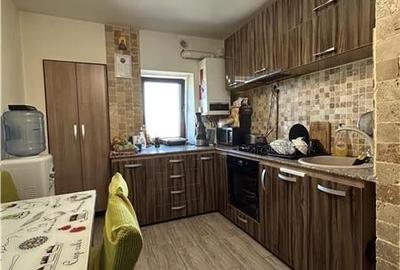 Apartament 3 camere, 2 bai, vedere trilaterala extraordiana, zona Trezorerie - G - 14