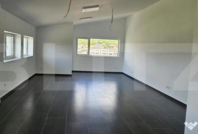 Spațiu comercial, de 2,351 mp, în Central - 4