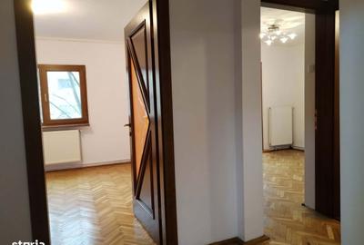 Apartament cu 3 camere decomandat în 1 Mai