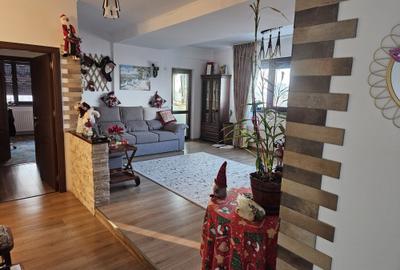 Apartament cu 3 camere decomandat, mobilat în Drumul Taberei