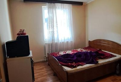 AGIGEA, 3 CAMERE DECOMANDAT 2 BAI, CENTRALA GAZ, 70 MP. PARCARE, BOXA - 18