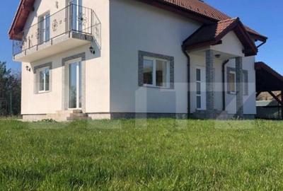 Casă cu 4 camere cu Canalizare în Sânpetru
