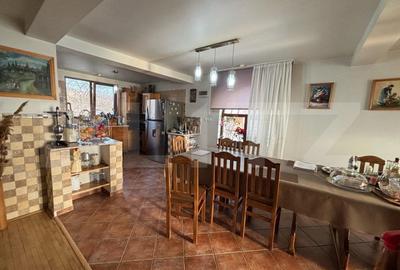 Casă cu 5 camere cu Teren 2300 Mp în Aninoasa - 14
