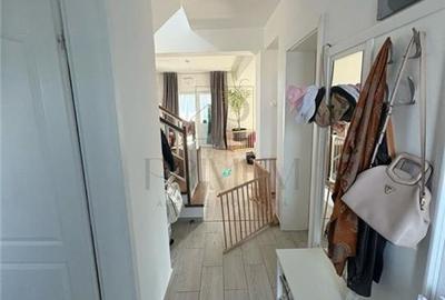 Duplex zona excelenta - mobilat - utilat - panouri solare - suprafete generoase - 26