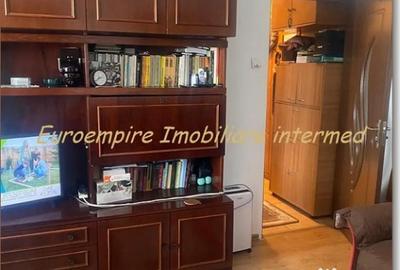 Apartament cu 2 camere semidecomandat în Km 4 - 4