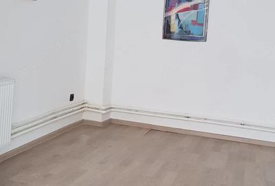 Spațiu comercial, de 150 mp, în Central - 6
