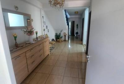 Casă individuală cu 7 camere cu Canalizare în Fundeni - 12