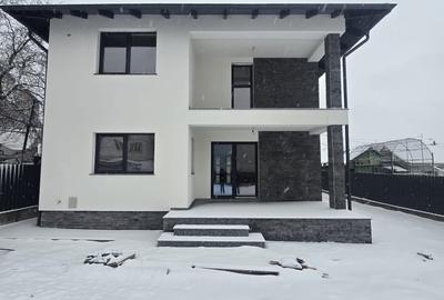 Casă cu 4 camere în Central - 2