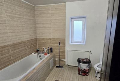 Casă cu 4 camere cu Teren 577 Mp în Aninoasa - 1