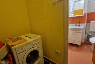 Piata Ramnicu Sarat - 3 camere decomandatE, 64 mp, balcon, etaj 5/10, metrou - 7