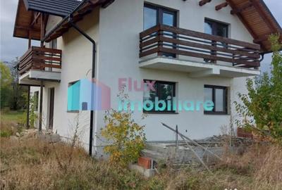 Casă cu 4 camere cu Teren 8450 Mp în Central - 18
