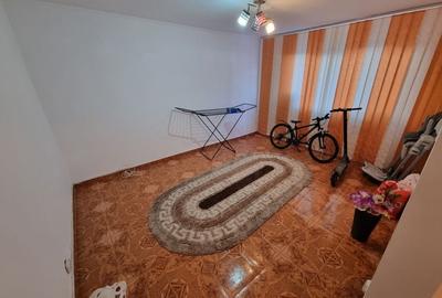 Apartament decomandat 3 camere ,zona CET - 2