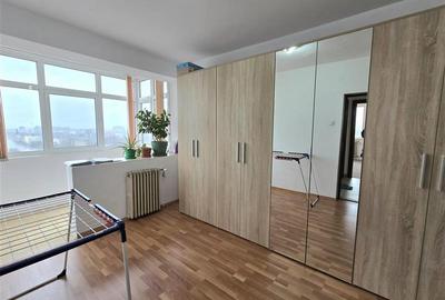 Apartament cu 4 camere decomandat în 1 Mai - 15