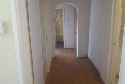 Apartament 4 camere etajul 1 Tractorul - 9