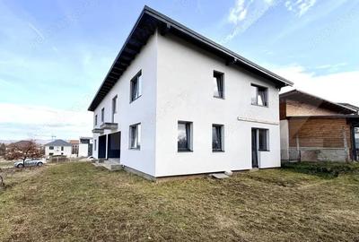 Casă cu 4 camere cu Teren 350 Mp în Central - 1