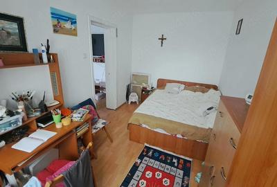 Apartament cu 3 camere semidecomandat în Rahova - 1