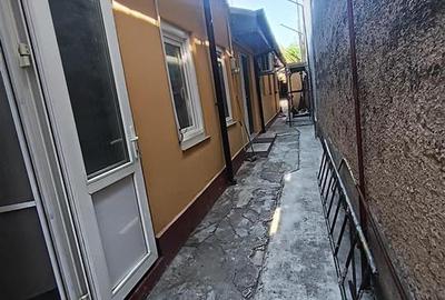 Casă individuală cu 3 camere cu Canalizare în Central - 1