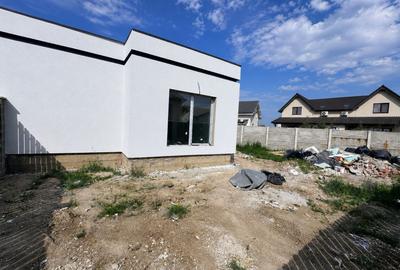 Duplex cu 4 camere cu Canalizare în Moșnița Nouă - 2