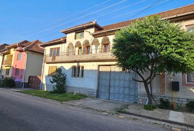 Casă cu 4 camere decomandat în Buntești - 2