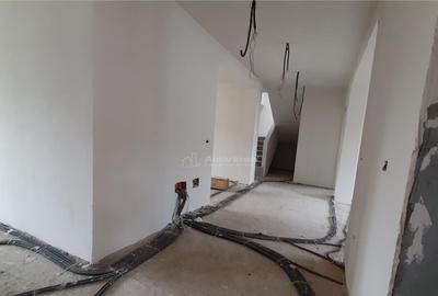 Casă cu 7 camere cu Teren 450 Mp în Moara - 1