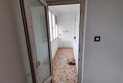 Ap. 3 camere semidecomandat, etaj 2, Piata Darmanesti - 2