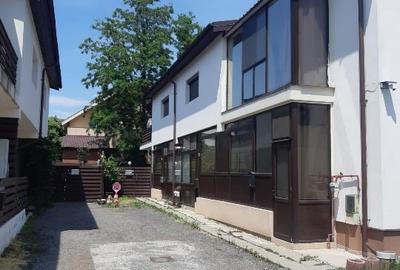 Casă cu 3 camere cu Teren 100 Mp în Central - 1