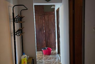 Apartament cu 3 camere decomandat, mobilat în Micro 12 - 1