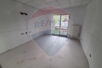 Casă cu Teren 2140 Mp în Moieciu - 13